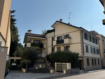 Appartamento con taverna e area esterna