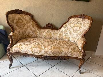 Elegante divano stile Luigi XVI