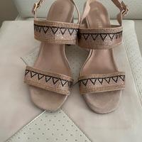 Sandali con tacco beige
