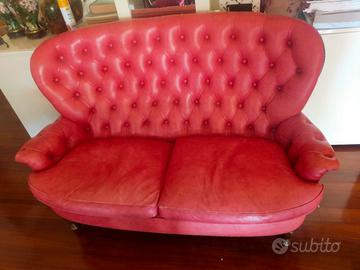 Divano primi '900 in pelle. Appena restaurato.