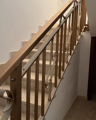 Ringhiera per scala interna.