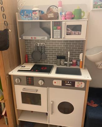 Cucina giocattolo in legno