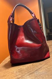 Borsa in vernice rossa