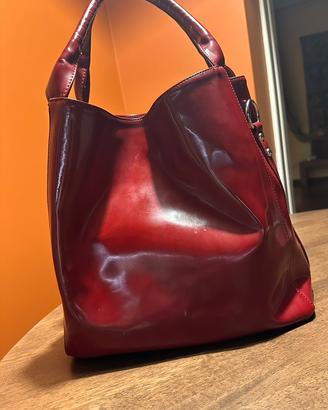 Borsa in vernice rossa