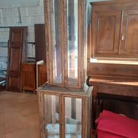 vetrinetta/cristalliera in legn ..mensole in vetro