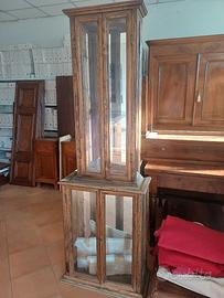 vetrinetta/cristalliera in legn ..mensole in vetro