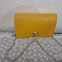 borsa a tracolla gialla Zara.