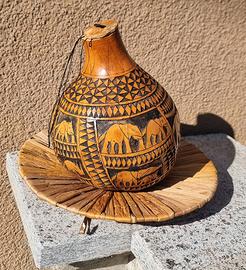 Recipiente africano dal Kenya in zucca essiccata