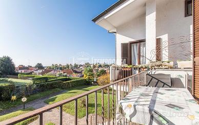 APPIANO GENTILE - TRILOCALE CON MANSARDA E BOX