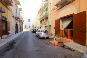 2 LOCALI A MOLFETTA