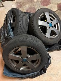 Gomme invernali Evergreen 185/60 R15 + cerchi