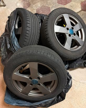 Gomme invernali Evergreen 185/60 R15 + cerchi
