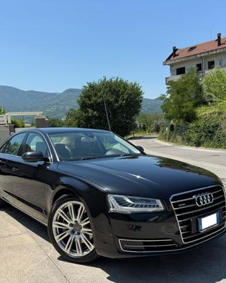 AUDI A8 3.0TDI LONG PRESIDENZIALE 258cv SI PERMUTE