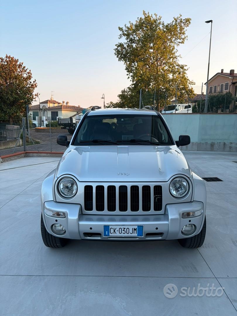 Jeep Cherokee 2004 photo 4