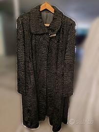 Cappotto lungo in pelliccia di astrakan nero