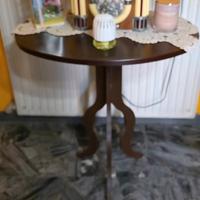 tavolino tre piedi 