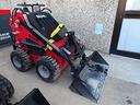 minipala-gommata-4-x-4-skid-steer-loader