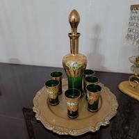 set bicchieri e bottiglia colorati