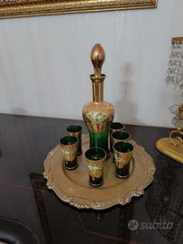 set bicchieri e bottiglia colorati