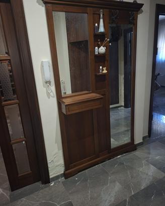 Mobile ingresso in noce con specchi e appendiabiti