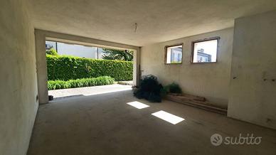 Casa indipendente di 330 m² con più di 5 locali e 