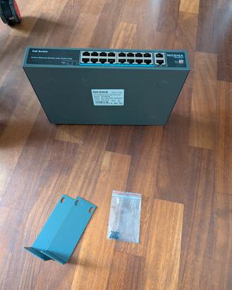 switch 16 porte 100Mb + 2 up link 1000Mb