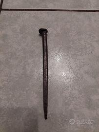 Antico chiodo forgiato