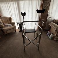 Deambulatore e sedile persone con disabilita