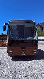 MAN motorhome di lusso, autonomia totale e confort