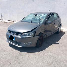 Auto incidentata per uso ricambi 
