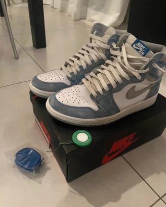 Air Jordan 1 Hyper Royal