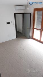QUADRILOCALE SU DUE LIVELLI CON GARAGE IN RESIDENC