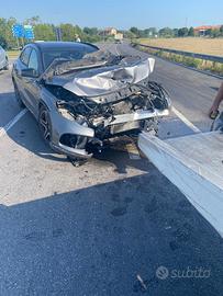 mercedes GLA 200d incidentata