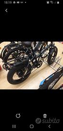 Carica batteria e batteria  bicicletta