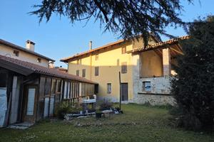 Casa indipendente con giardino