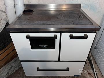 Stufa a legna putagè con forno