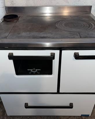 Stufa a legna putagè con forno
