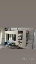 Parete attrezzata e cameretta bambina