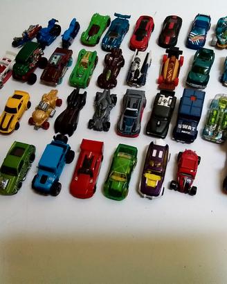 Lotto composto da 107 Modellini Hot Wheels