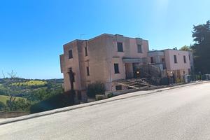 Villetta a schiera libera su tre lati