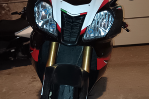 Aprilia rsv 1000 factory