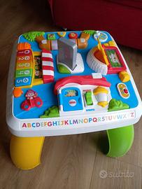 Tavolino attività della citta di cagnolino ridi e