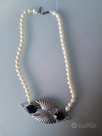 collana di perle e ciondolo in argento
