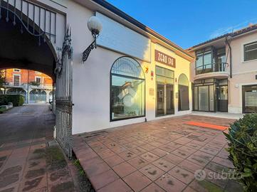 NEGOZIO A DESENZANO DEL GARDA