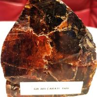 Blocco Ambra del Baltico grezzo.