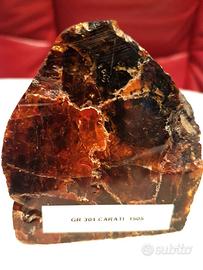 Blocco Ambra del Baltico grezzo.