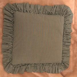 Cuscino quadrato realizzato a mano, a quadri