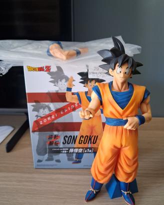 varie figure originali dragon ball e shikishi