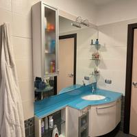 Mobile bagno laccato sospeso