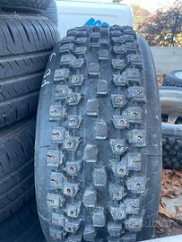 Gomme chiodate con cerchi per Subaru